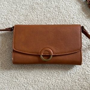 Universal Thread Crossbody
